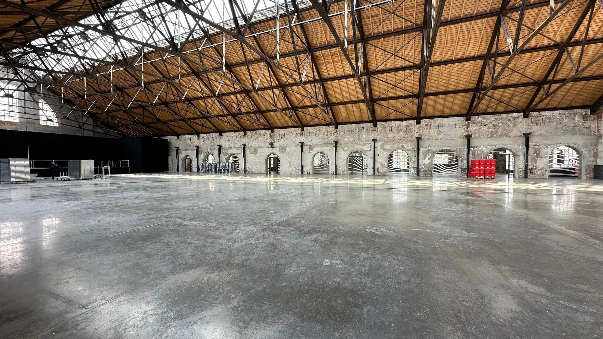 Historische Glasschleif in Marktredwitz mit fertiggestelltem Industrieboden